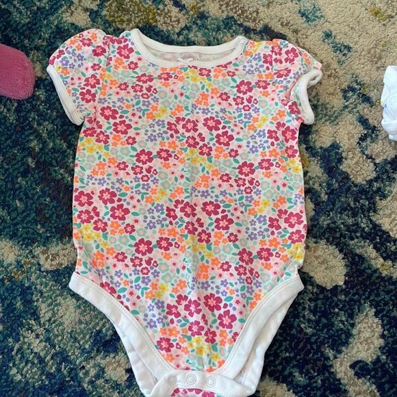 3 for $15 - bundle of 3 onesies - Picture 6 of 7